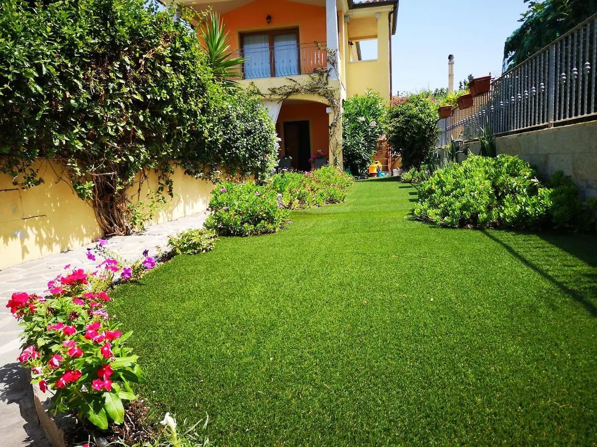 Casa Con Giardino contacts